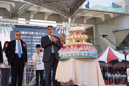 雲科大楊能舒校長於29週年校慶園遊會現場致詞