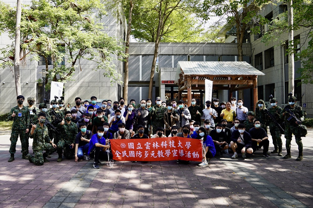 陸軍航空特戰指揮部進行國軍戰術裝備體驗活動合影