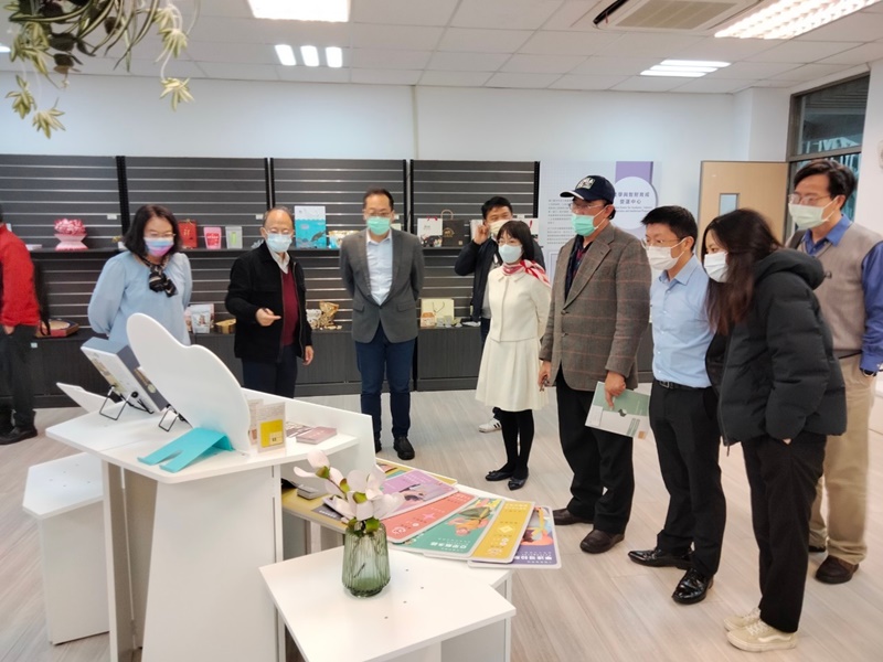 產學研大樓智慧展鋪展示產學合作及研發技術成果