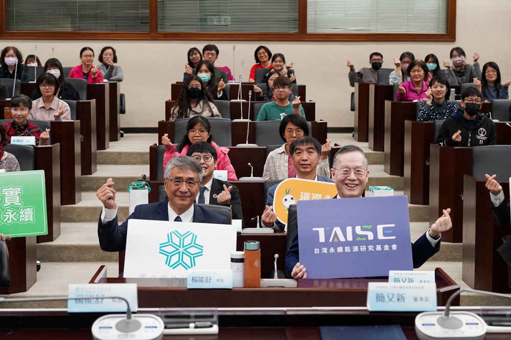 雲科大教職員生共同見證本次大學永續發展倡議書簽署，承諾將持續發揮大學影響力