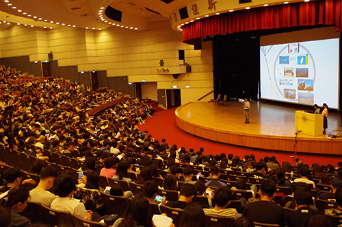 翁珍聖精彩講演吸引近1200人學生參加