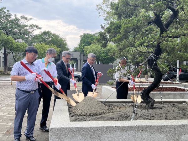 雲科大管理學院高階領袖班舉辦「植樹碳匯 永續淨零」活動